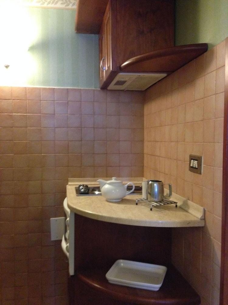 Residenze Garden Aparthotel Рим Екстериор снимка