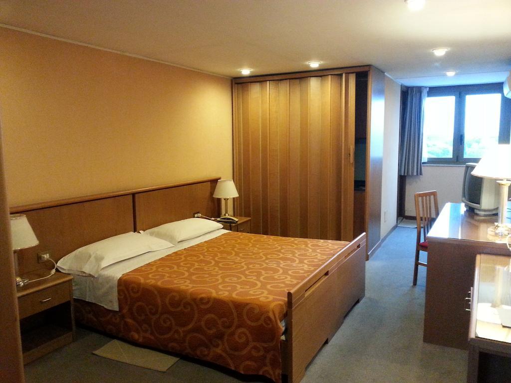 Residenze Garden Aparthotel Рим Екстериор снимка